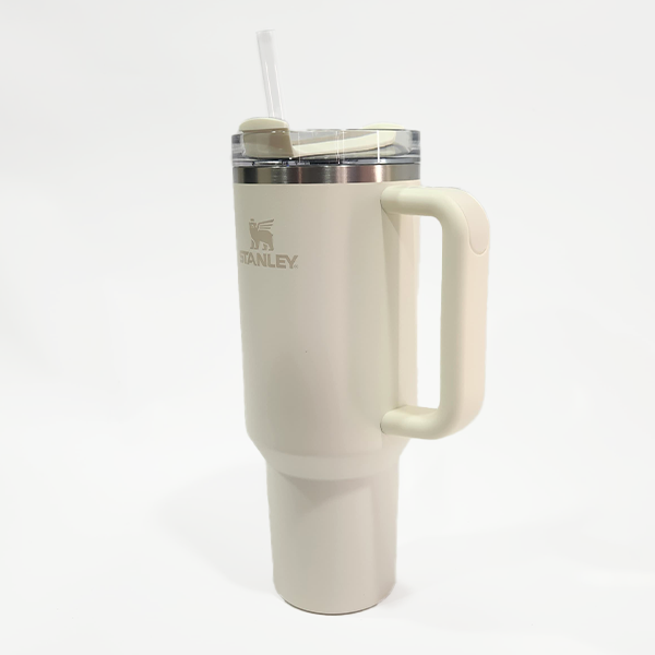 ستانلي كوينشر تمبلر 40 أونصة كريم 2.0 - غطاء شفاف (النسخة الآسيوية) 