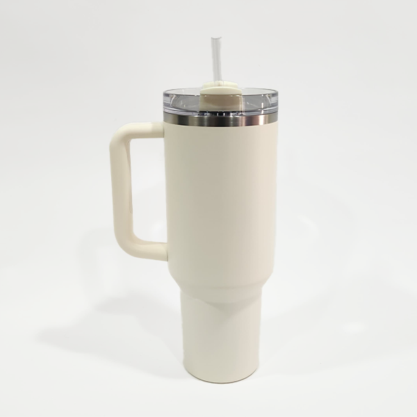 ستانلي كوينشر تمبلر 40 أونصة كريم 2.0 - غطاء شفاف (النسخة الآسيوية) 