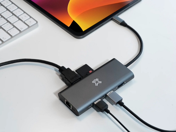 Xtrememac Type-C 8 in 1 Hub-Ethernet ، HDMI 4K ، SD ، MSD Cards ، USB-C PD 100 WARTS ، 3 X USB 3.0