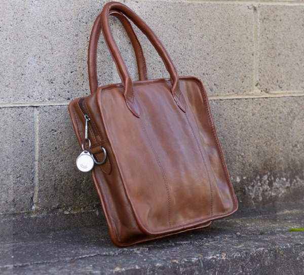 مكتشف العنصر على عنصر المدار- الفضة