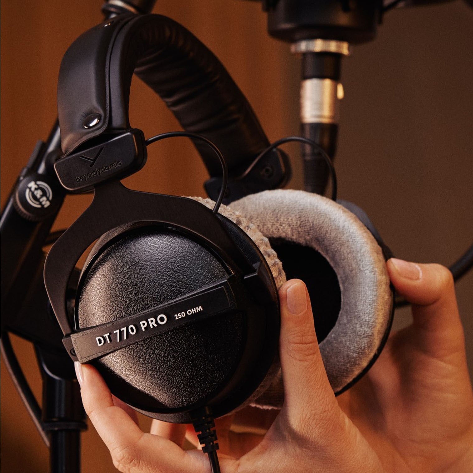 Beyerdynamic Dt 770 Pro 250 Ohm Over-ear Studio Headphones - Black
